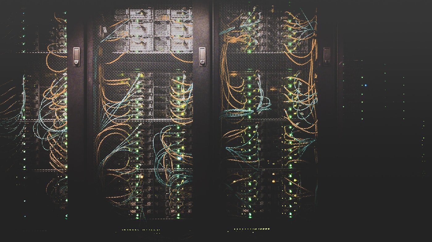 Ofis şəbəkə infrastrukturu: switch, Wi-Fi və kabel planı